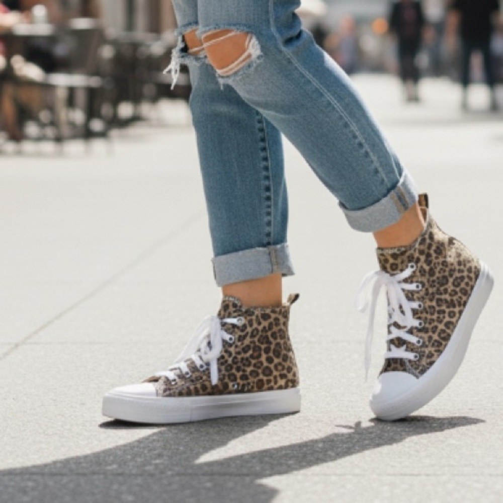 No Boundaries high top leopard sneakers size 11 with memory foam padding